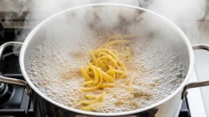 linguine in acqua bollente per primo di pesce