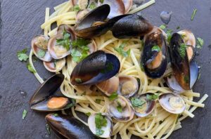 ricetta facile linguine con cozze e vongole