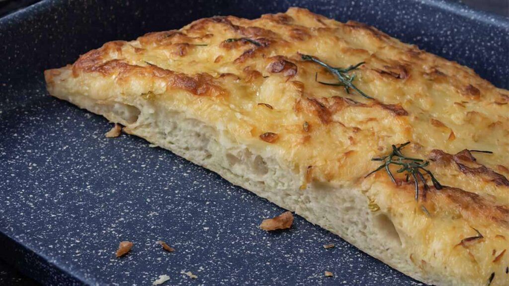 focaccia alle patate idea ricetta facile e veloce impastata a mano