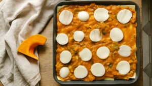 strati di lasagne con zucca e provola