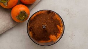 unire polpa di cachi e cacao