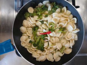orecchiette broccoli aglio e peperoncino primo piatto saporido