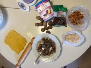 ingredienti biscotti alle prugne e frutta secca saporido