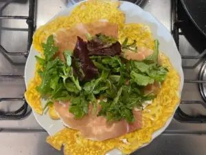 completa rotolo fritta con rucola e olio saporido